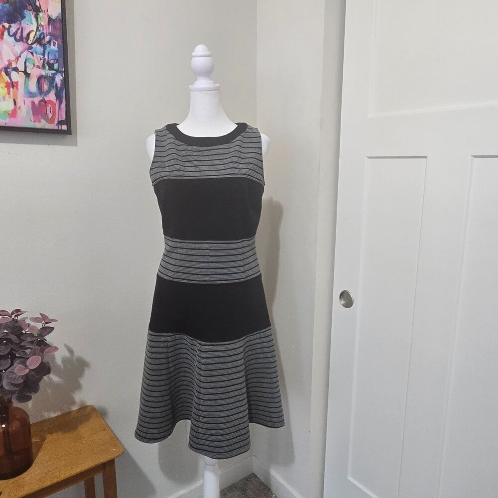 Julian Taylor of NY Black and Gray Bodycon Fit and Flare Dress - Size 6
